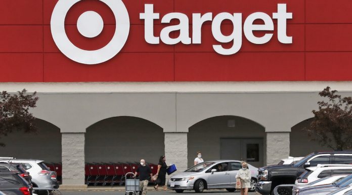 Target extends holiday shopping hours